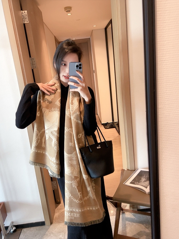 ブランドマフラー正面デザイン